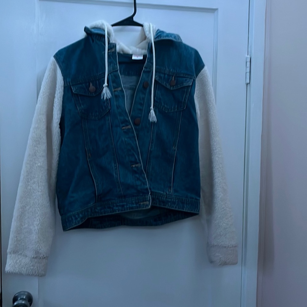 Jean jacket with white sleeves and white hoodie